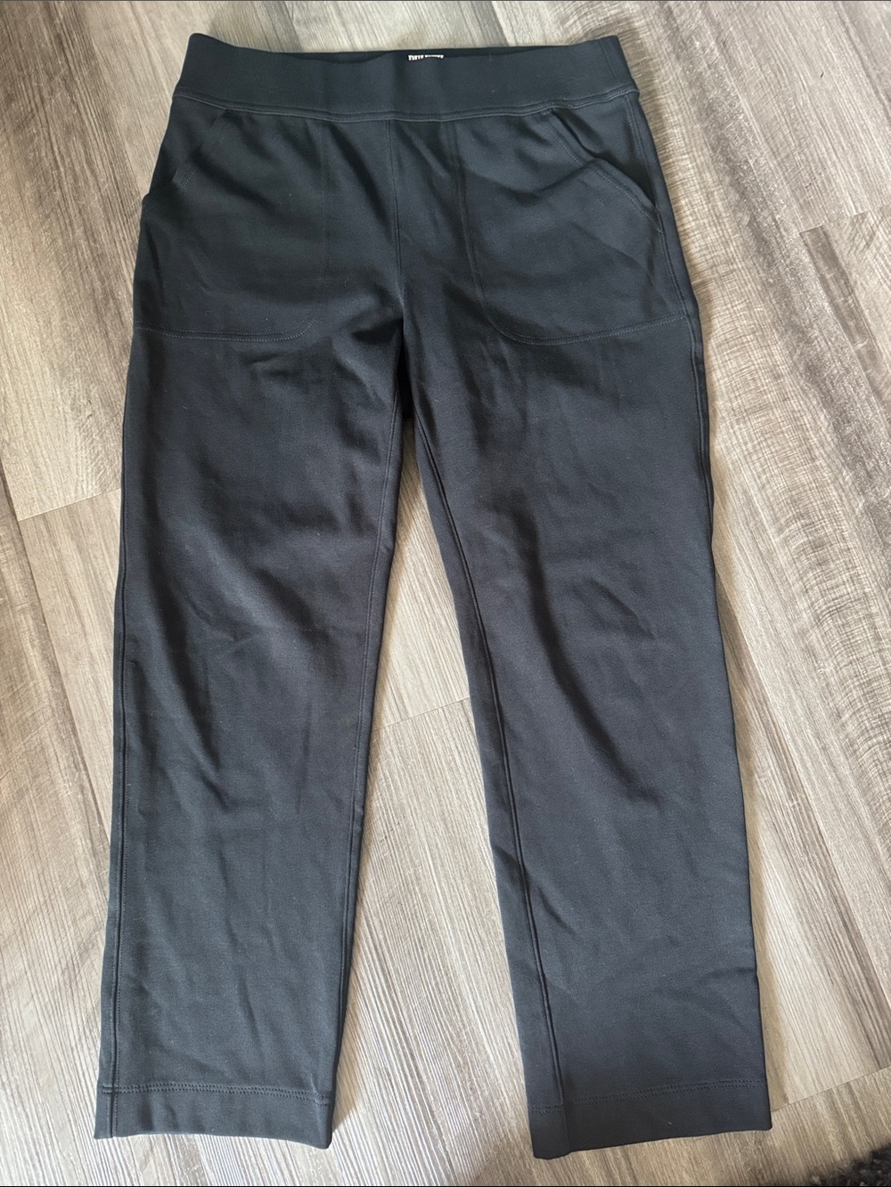 Duluth Trading Co. medium x 31 black pants stretch casual cropped women’s